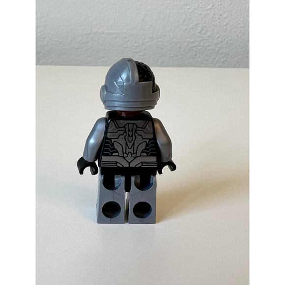 Lego DC Super Heroes Cyborg Minifigure Toy - Picture 2 of 3